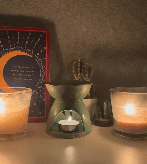 Shuffling the deck: Adapting content within the tarot card niche